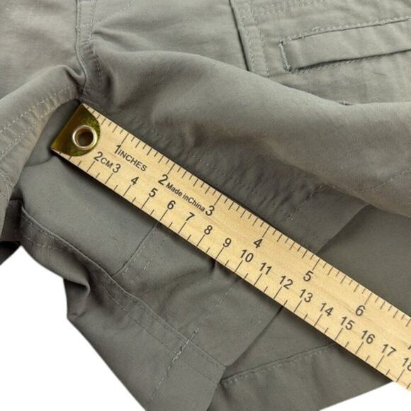 The North Face Shorts Olive Green Women’s Size 4 - Picture 10 of 10